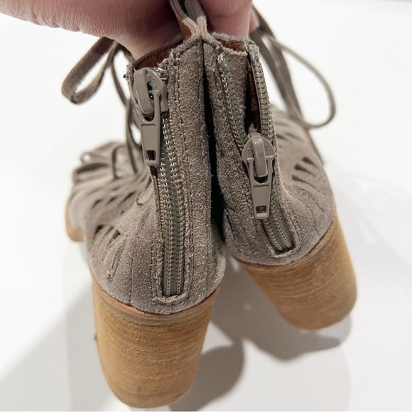 Jeffrey Campbell Lace Up Bootie Suede Taupe Size 7.5 - Picture 3 of 7